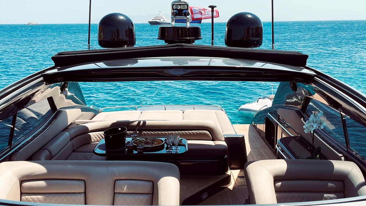 Аренда яхты Sunseeker 68 "007" на Миконосе